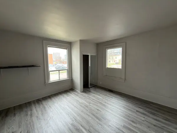 37 Elizabeth ST N, Brampton, ON L6X 1S3