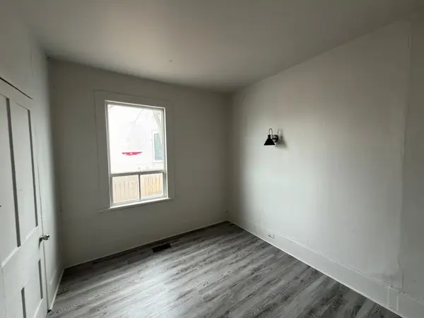 37 Elizabeth ST N, Brampton, ON L6X 1S3