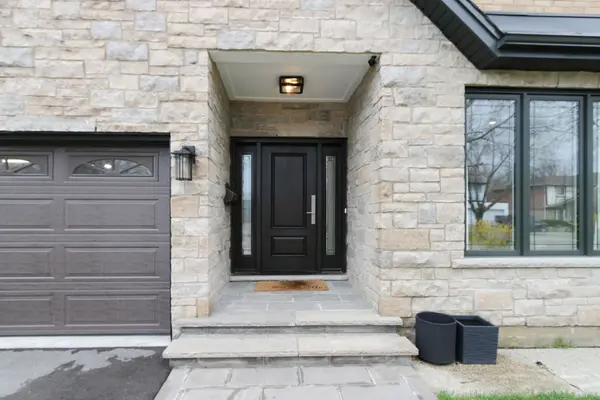 3301 Nadine CRES, Mississauga, ON L5A 3L4