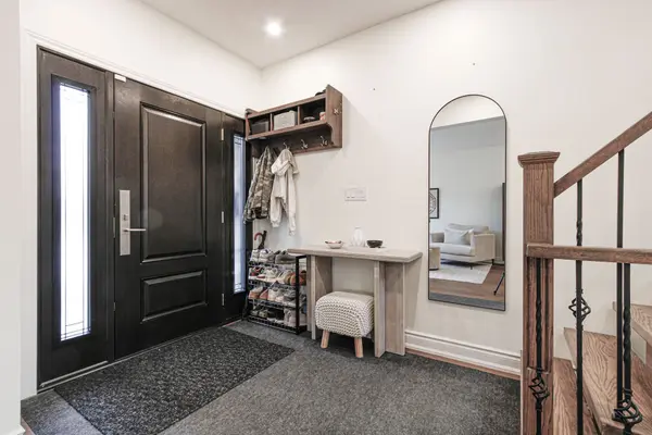 3301 Nadine CRES, Mississauga, ON L5A 3L4