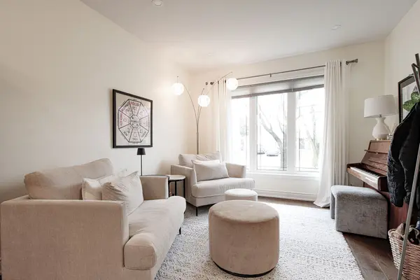 3301 Nadine CRES, Mississauga, ON L5A 3L4