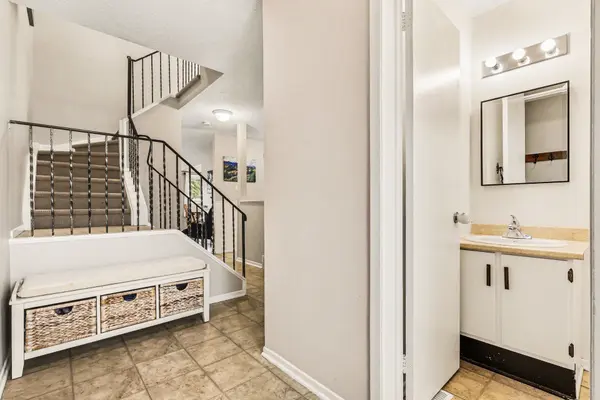 2148 Orient Park DR, Blackburn Hamlet, ON K1B 4V9