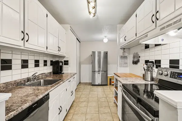 2148 Orient Park DR, Blackburn Hamlet, ON K1B 4V9