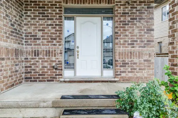 617 Thorndale DR, Waterloo, ON N2T 0A9