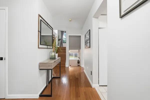 6 Woodcroft CRES, Hamilton, ON L8B 0H1