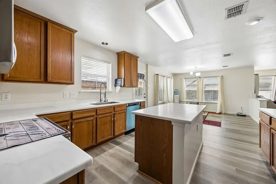 4706 Creekview Lane, Balch Springs, TX 75180