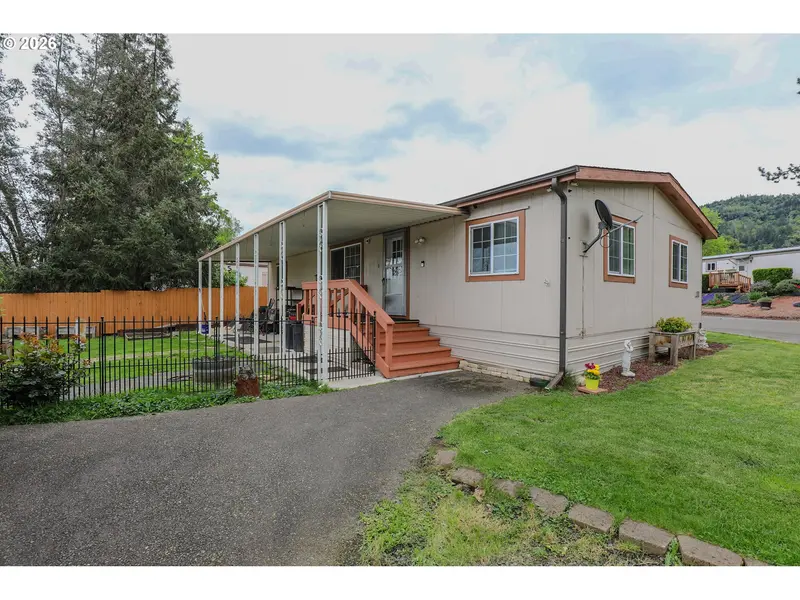 101 MOLALLA CT, Roseburg, OR 97470