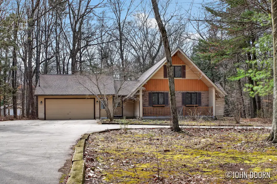 9063 Algoma AVE NE, Algoma Twp, MI 49341