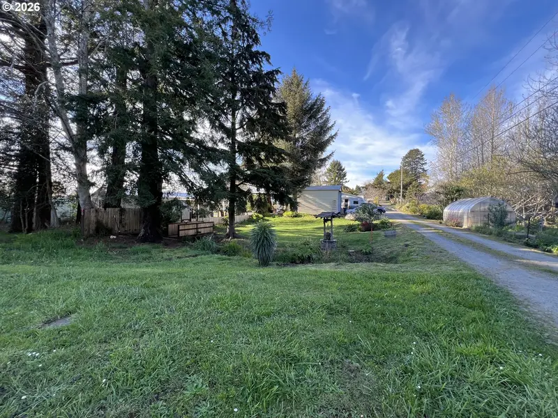 16126 GUSTAFSON LN, Brookings, OR 97415