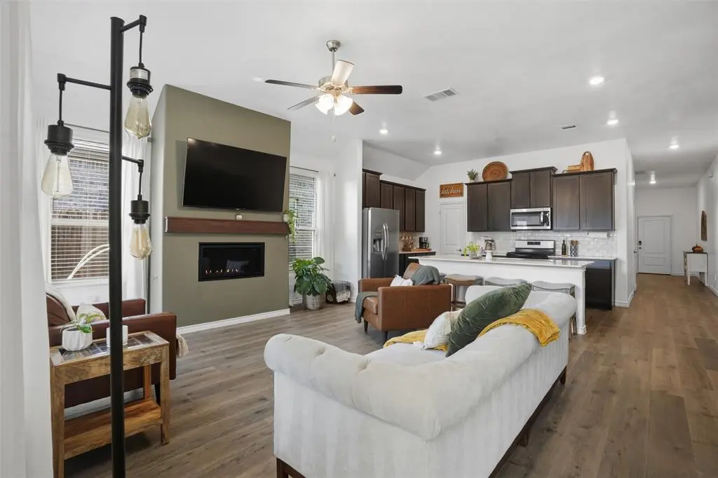 10408 Autumn Leaves Lane, Aubrey, TX 76227