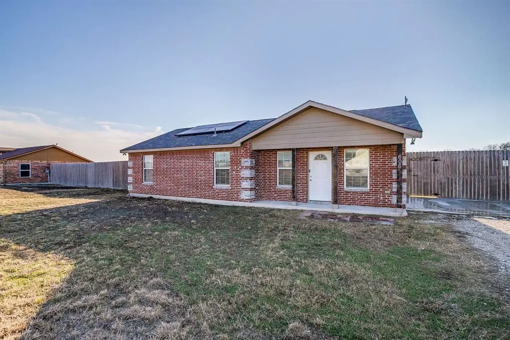 606 S Aquilla Street, Itasca, TX 76055