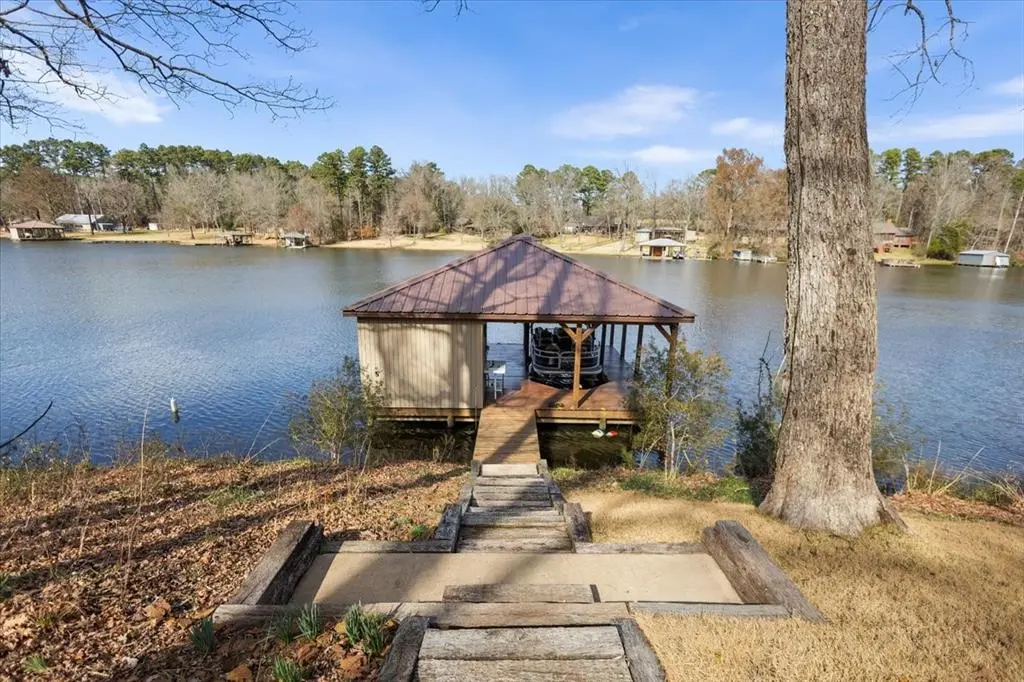 11249 Hamrick Lake Road, Winona, TX 75792