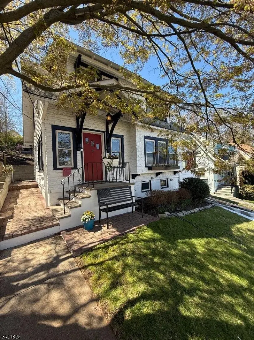 48 Olyphant Dr, Morristown Town, NJ 07960