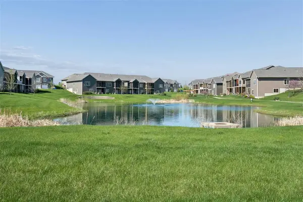 2871 Spring Rose Cir #201, Coralville, IA 52241