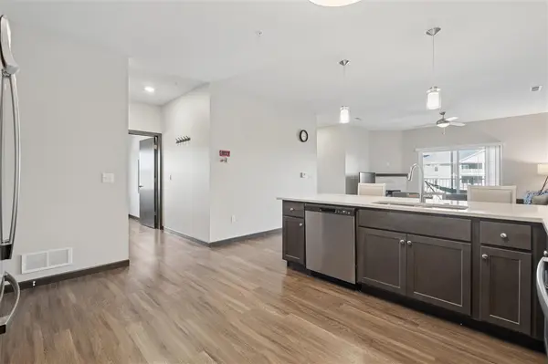 2871 Spring Rose Cir #201, Coralville, IA 52241