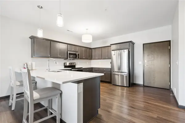 2871 Spring Rose Cir #201, Coralville, IA 52241