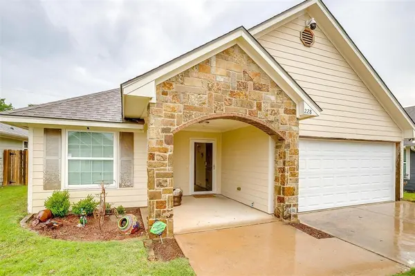 228 Lovers Path Drive, Springtown, TX 76082
