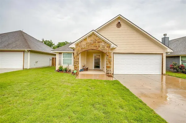 228 Lovers Path Drive, Springtown, TX 76082