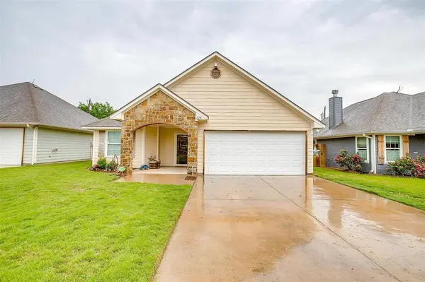 228 Lovers Path Drive, Springtown, TX 76082
