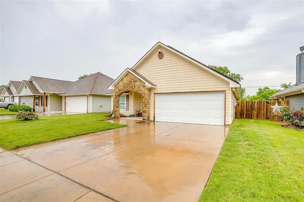 228 Lovers Path Drive, Springtown, TX 76082