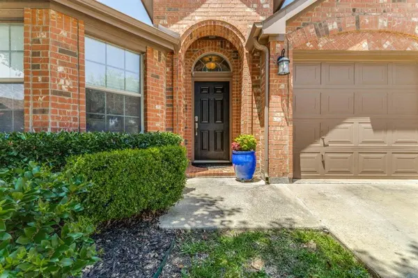 8929 Brook Hill Lane, Fort Worth, TX 76244