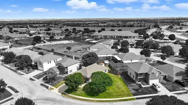 1101 Castle Top Drive, Fort Worth, TX 76052