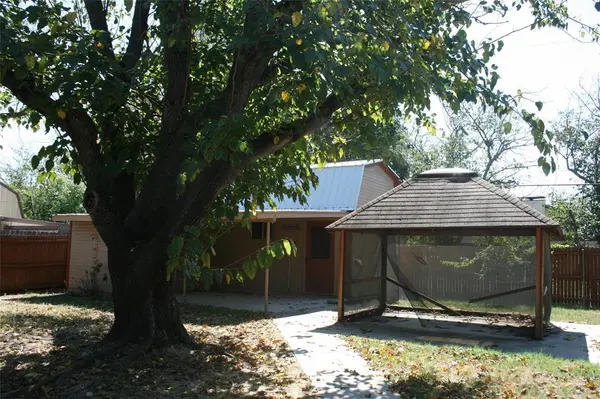 2205 Towne North Drive, Cleburne, TX 76033