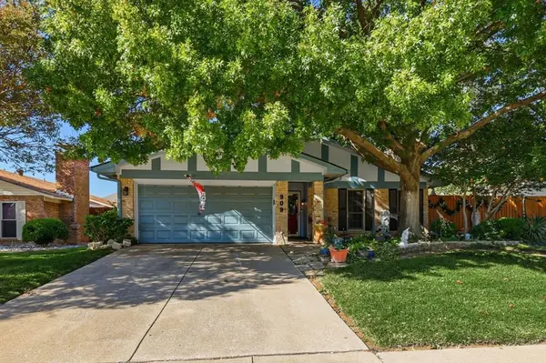 2909 Oakridge Drive, Bedford, TX 76021