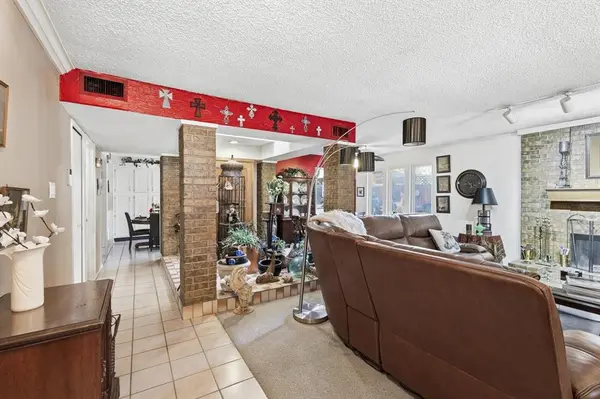 2909 Oakridge Drive, Bedford, TX 76021