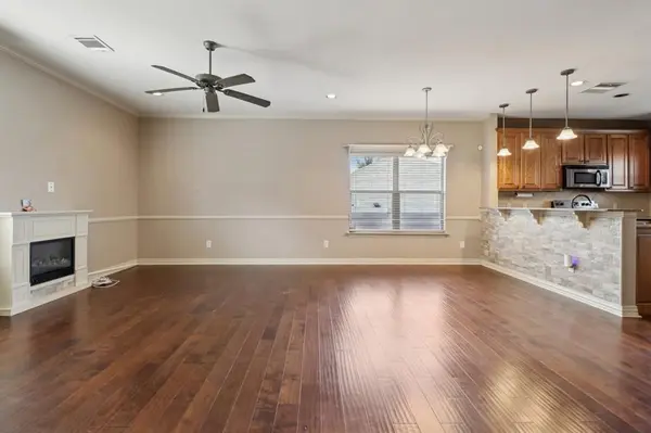 5107 Chesterfield Place, Arlington, TX 76017