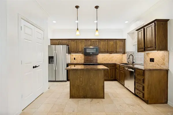 316 Riverwalk Lane, Irving, TX 75063