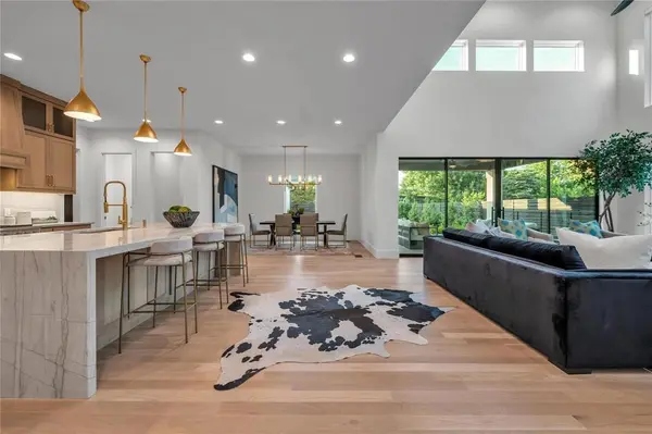 419 W Colorado Boulevard, Dallas, TX 75208