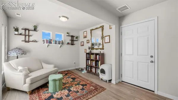 5872 Thurless LN, Colorado Springs, CO 80927