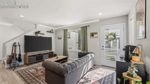 5872 Thurless LN, Colorado Springs, CO 80927