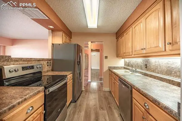 411 Lakewood CIR #B1112, Colorado Springs, CO 80910