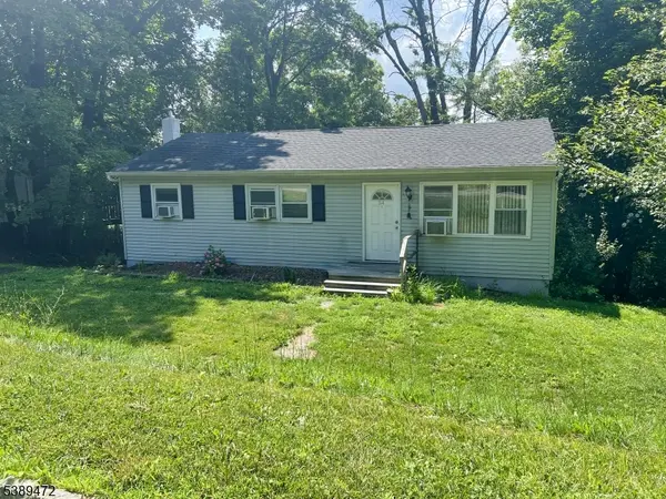 54 Summit Rd, Hamburg Boro, NJ 07419