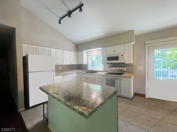 54 Summit Rd, Hamburg Boro, NJ 07419