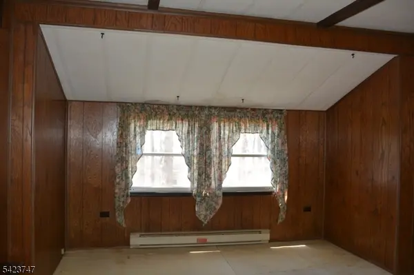 10 Watergate Dr, High Bridge Boro, NJ 08829