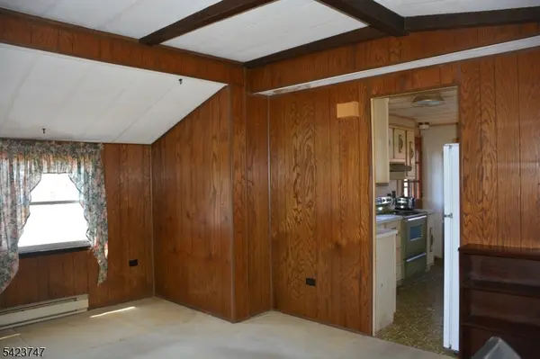 10 Watergate Dr, High Bridge Boro, NJ 08829