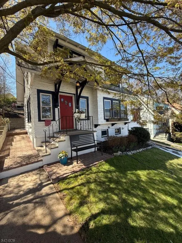 48 Olyphant Dr, Morristown Town, NJ 07960