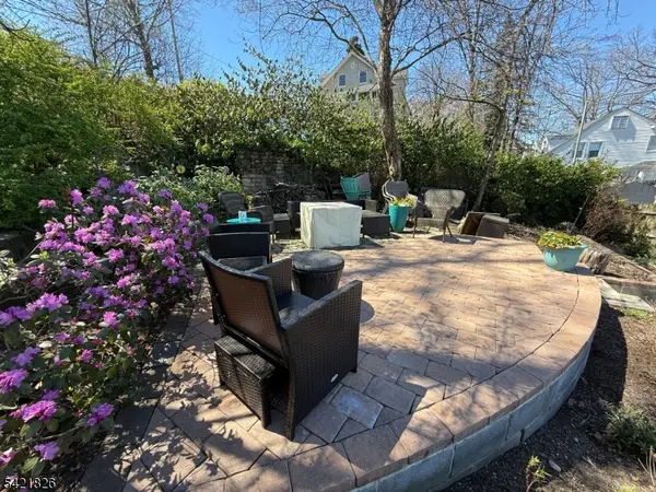 48 Olyphant Dr, Morristown Town, NJ 07960