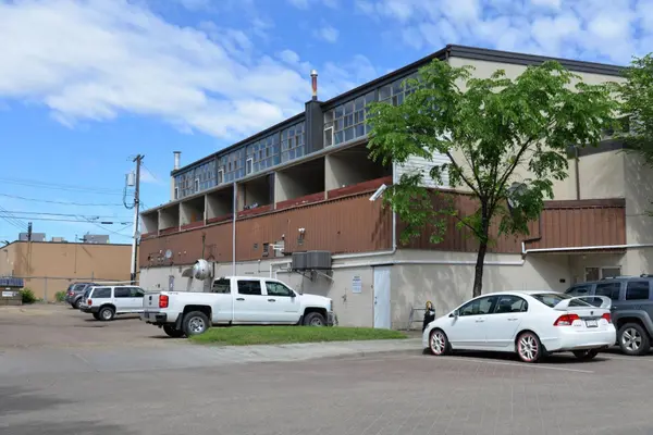 11740 89 ST NW, Edmonton, AB T5B 3V5