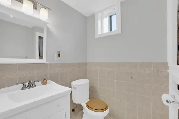 99 Willis RD #Lower, Vaughan, ON L4L 2S4