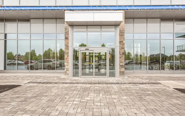 4675 Metcalfe AVE #806, Mississauga, ON L5M 0Z8