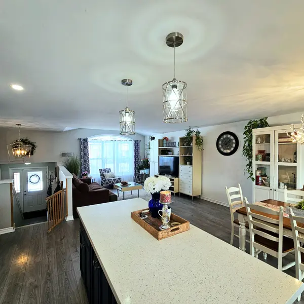 7 Rosewood DR, Quinte West, ON K0K 2C0