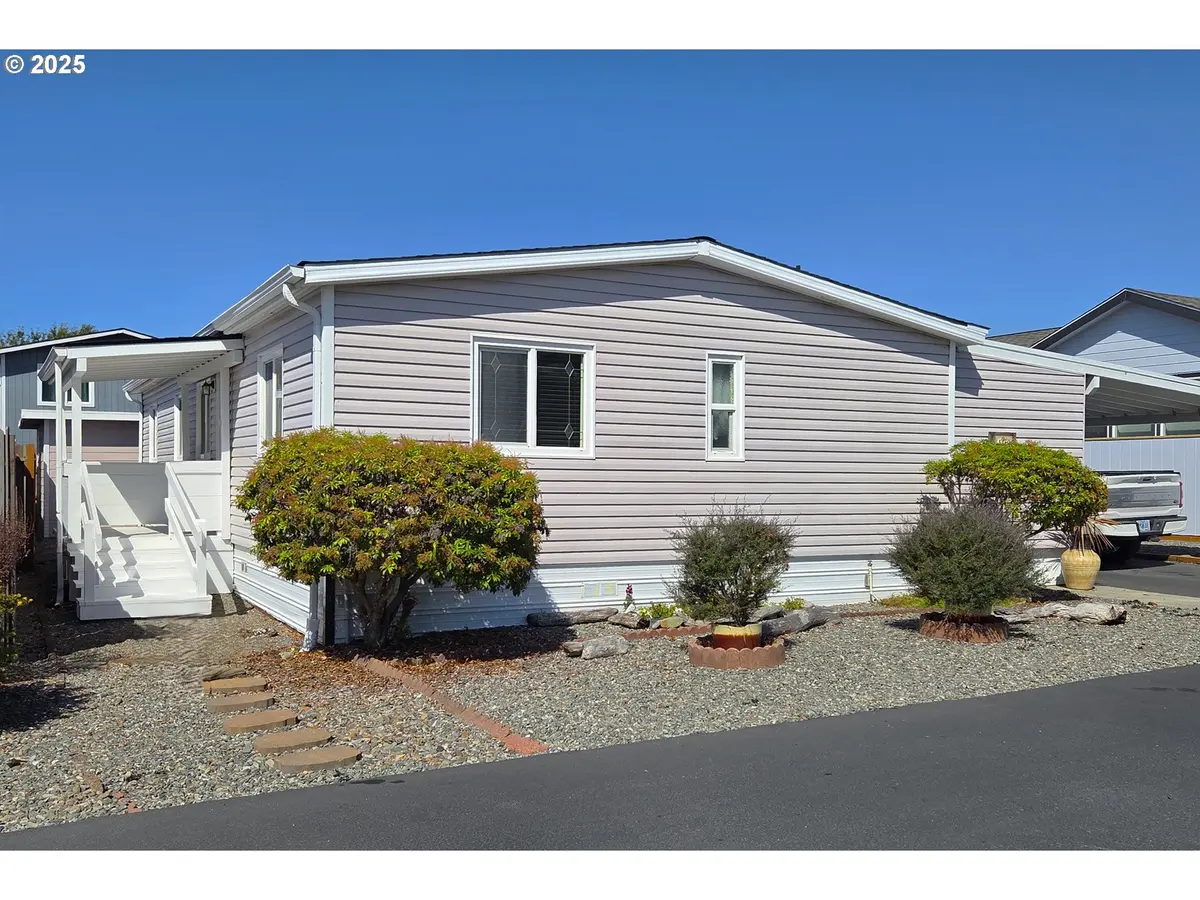 15889 SUNSET STRIP #102, Brookings, OR 97415