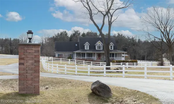 1077 HOLDEN, Milford Charter Township, MI 48381