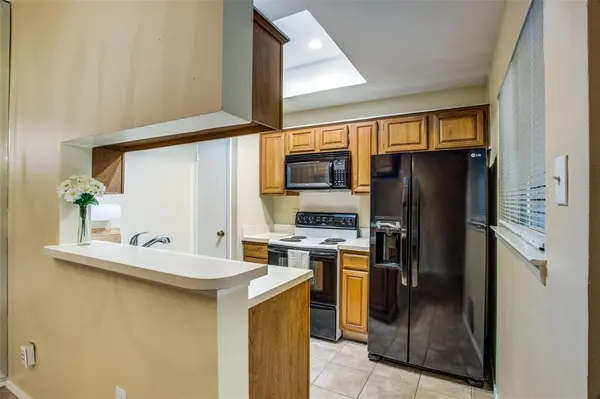 8601 Park Lane #212, Dallas, TX 75231