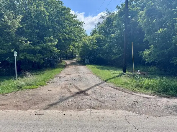 252 Nocona Drive, Nocona, TX 76255