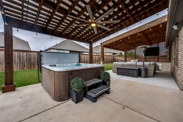 5405 High Pointe Drive, Haltom City, TX 76137